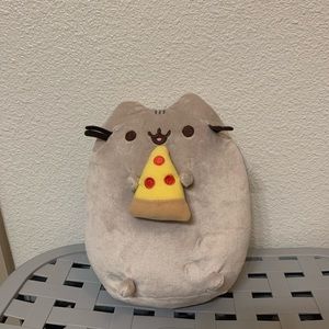 NWT Pusheen holding Pizza